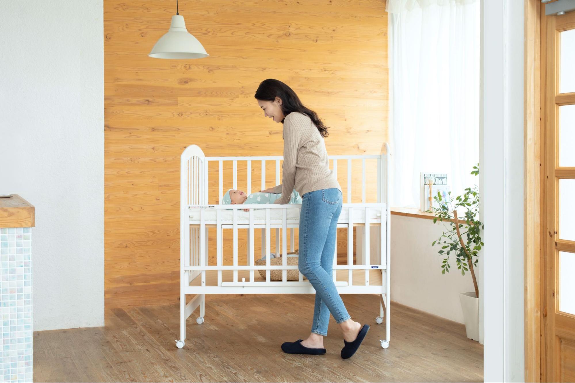 ベビーベッド卒業後はどこで寝かせる？快適で安全な寝かせ方や注意すべきことについて