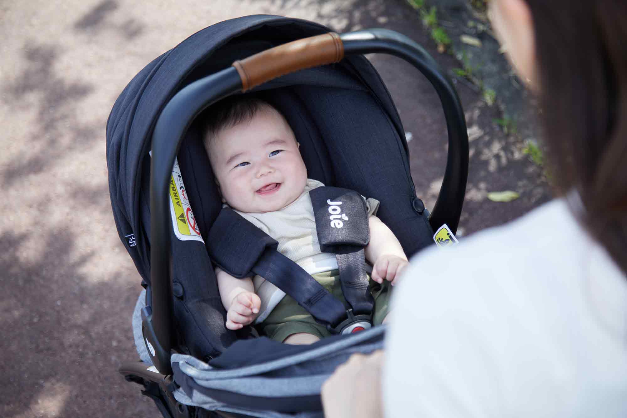 『対面式ベビーカー』は使うべき？メリット・デメリットや選び方のポイントを紹介