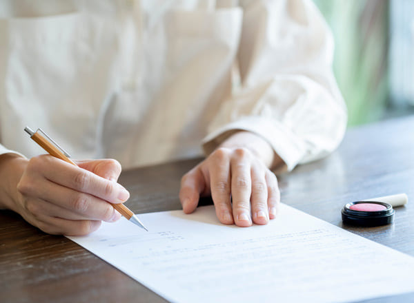 《出産後に必要な10のやることリスト》手続きの申請時期や用意すべきものとは