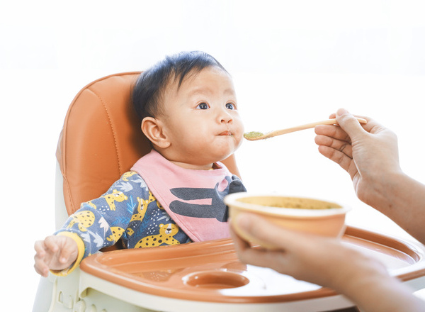 いつからベビーチェアは必要？目安時期や種類を押さえて赤ちゃんに合うものを選ぼう