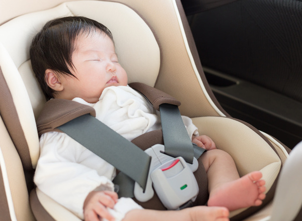 チャイルドシートの正しい付け方とは？タイプ別の設置の仕方、装着のコツを徹底ガイド