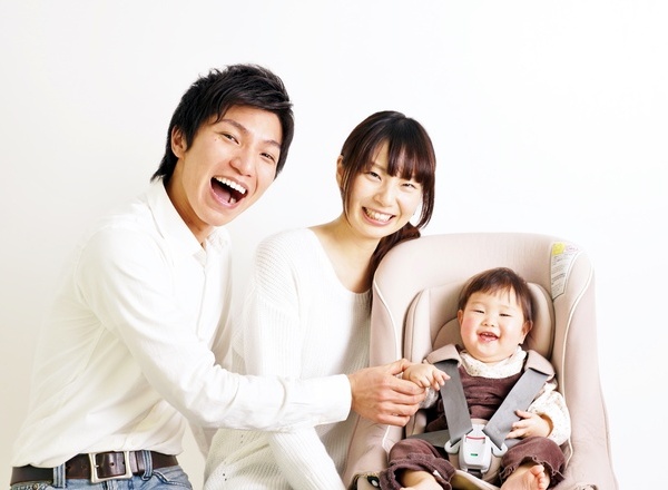 チャイルドシートはいつからいつまで使う？前向きに切り替えられる時期とは