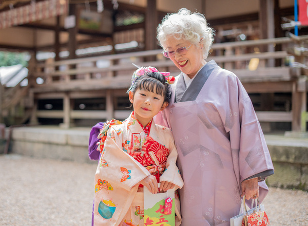 七五三は「神社」と「お寺」どっちで行う？参拝マナーや場所の選び方について解説