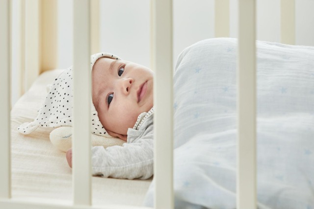 購入前にチェック！ベビーベッドの安全基準や種類、選ぶ際の注意点とは？